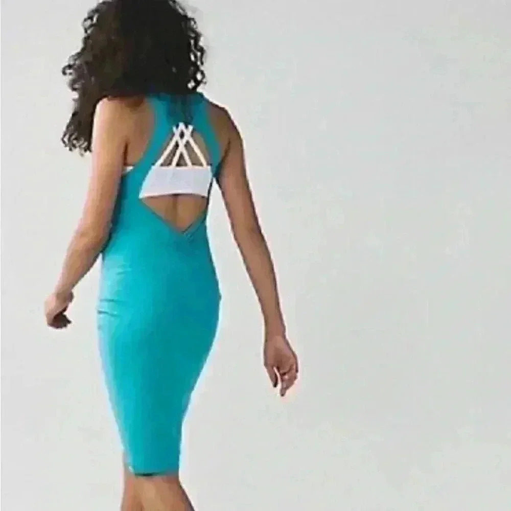Lululemon go for it dress with sinched back